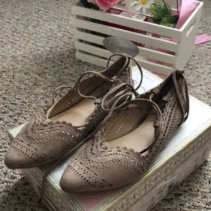 Lightly worn Hot Rated strap tie shoes. Size 7